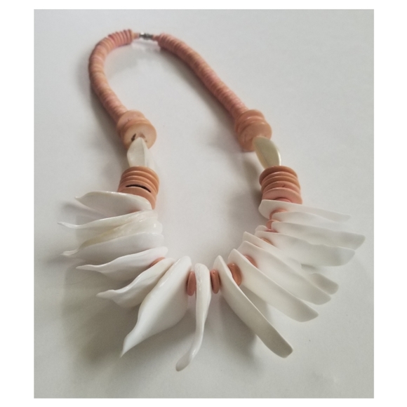 Vintage 1970's Shell and Wood Necklace - Picture 2 of 4